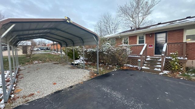 6001 Applegate Ln, Louisville, KY 40219