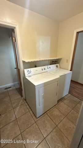 6001 Applegate Ln, Louisville, KY 40219