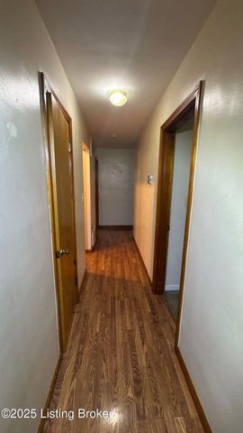 6001 Applegate Ln, Louisville, KY 40219