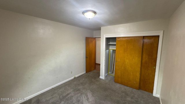 6001 Applegate Ln, Louisville, KY 40219