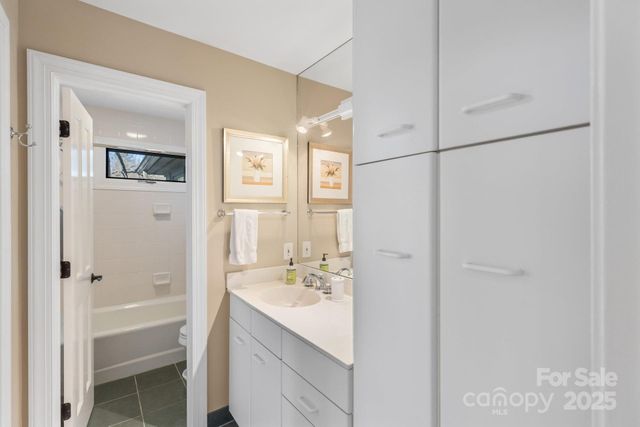 100 The Pinnacle Drive 5, Sapphire, NC 28774