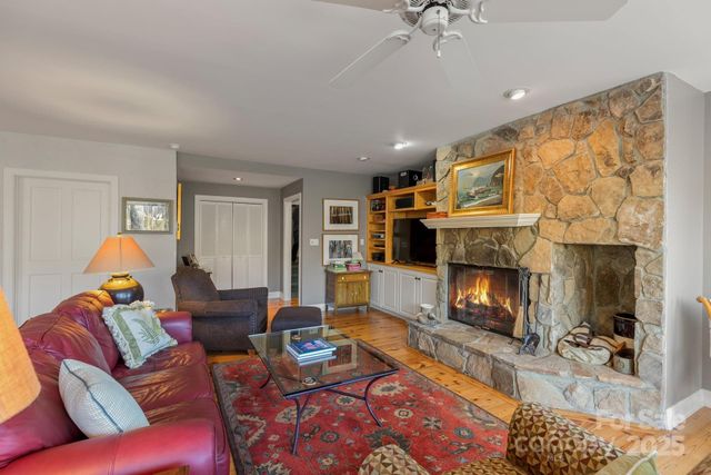 100 The Pinnacle Drive 5, Sapphire, NC 28774