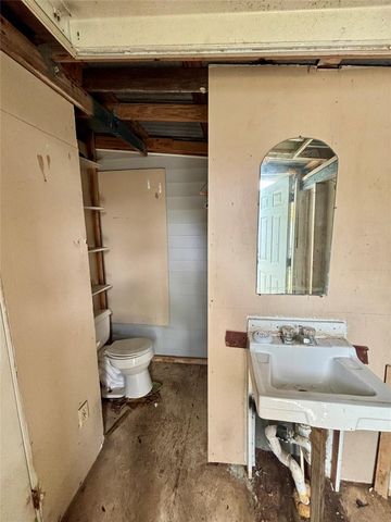 100 Upton Lane, Brazoria, TX 77422