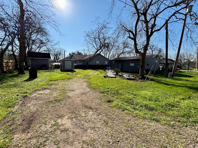 100 Upton Lane, Brazoria, TX 77422