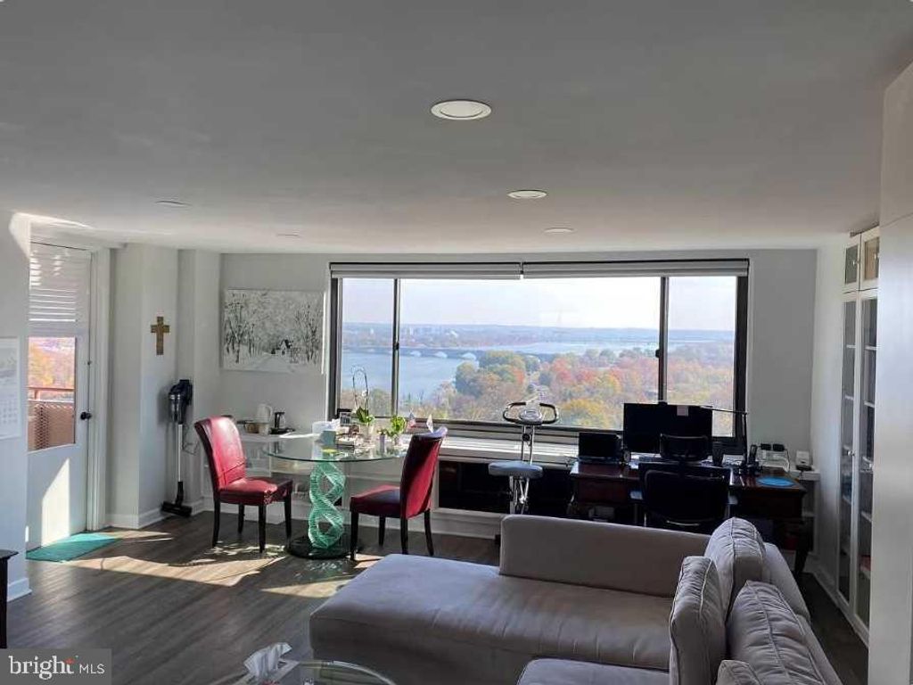 1011 ARLINGTON BLVD #1030, Arlington, VA 22209