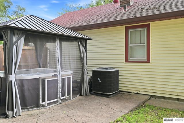 710 Cook Avenue, Council Bluffs, IA 51503