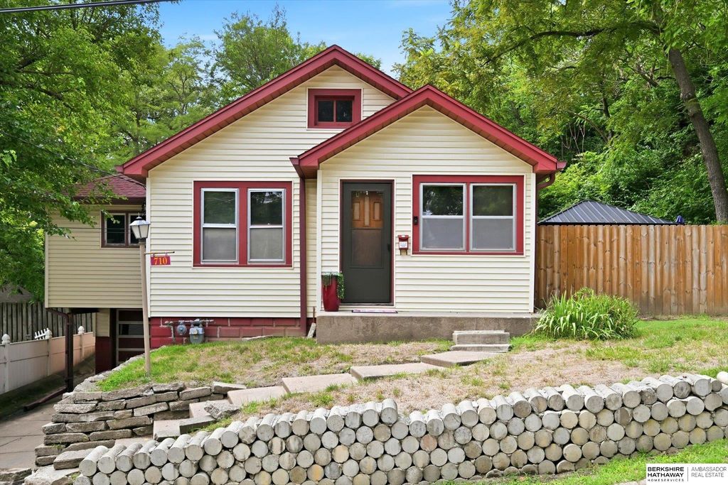 710 Cook Avenue, Council Bluffs, IA 51503