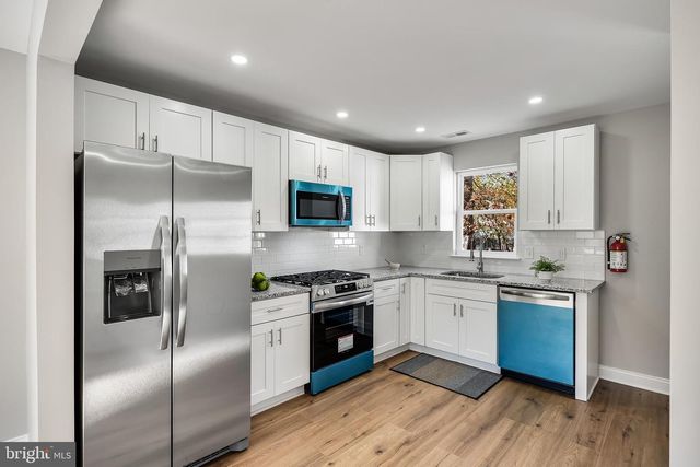 104 W PARK AVE, Lindenwold, NJ 08021