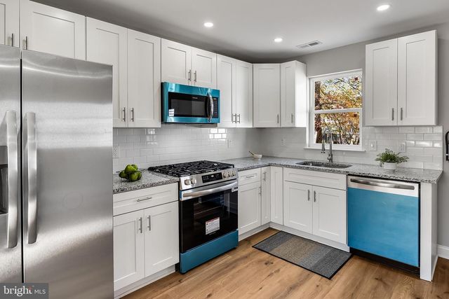 104 W PARK AVE, Lindenwold, NJ 08021