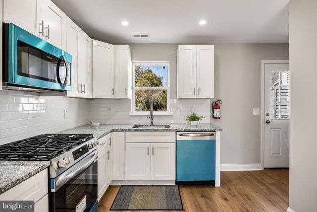 104 W PARK AVE, Lindenwold, NJ 08021