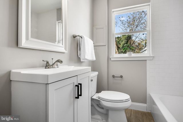 104 W PARK AVE, Lindenwold, NJ 08021