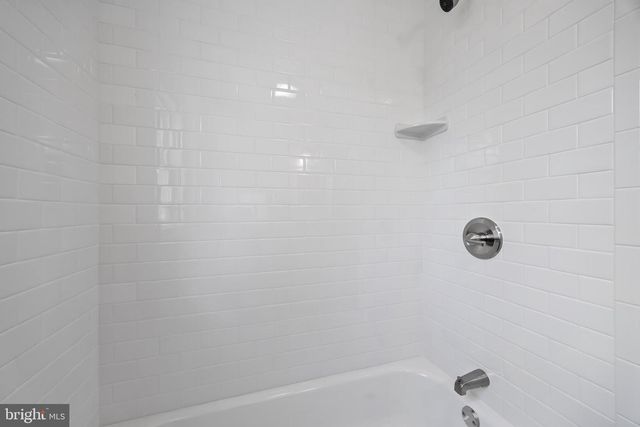 104 W PARK AVE, Lindenwold, NJ 08021