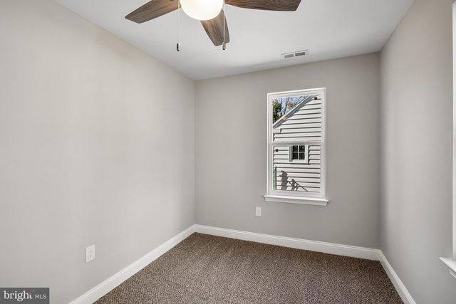 104 W PARK AVE, Lindenwold, NJ 08021