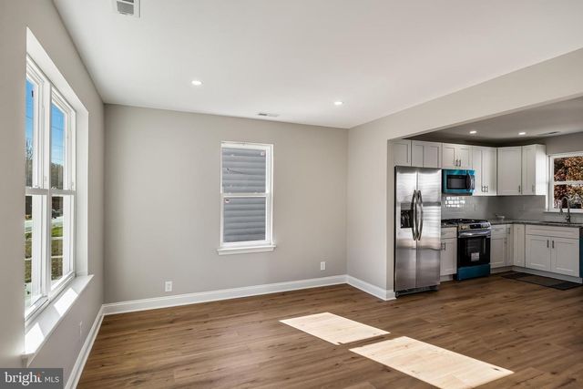 104 W PARK AVE, Lindenwold, NJ 08021