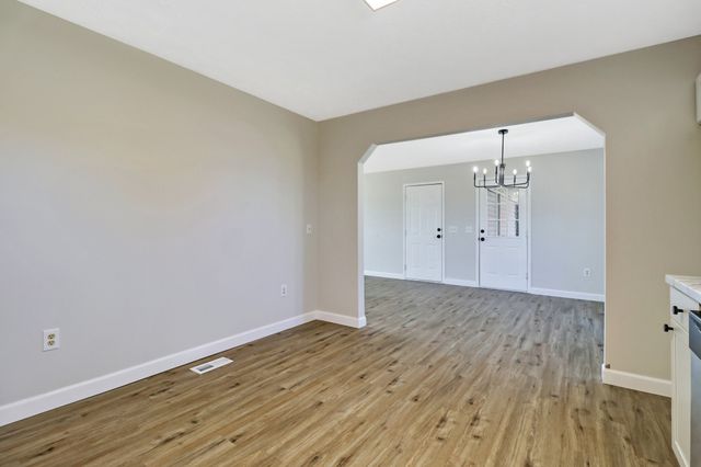 250 Skyline Dr, Jamestown, TN 38556