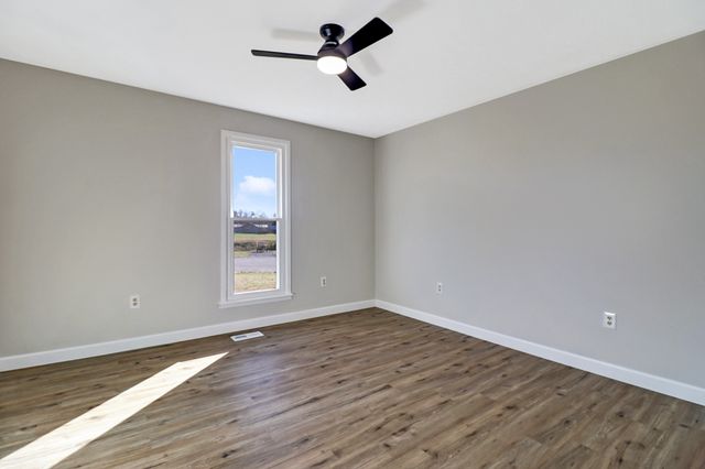 250 Skyline Dr, Jamestown, TN 38556