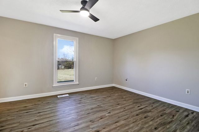 250 Skyline Dr, Jamestown, TN 38556