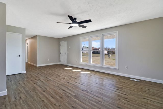 250 Skyline Dr, Jamestown, TN 38556