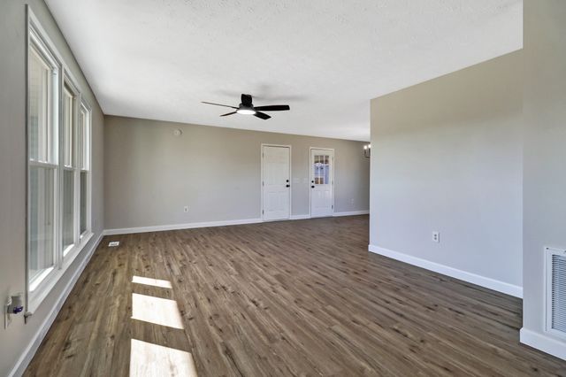 250 Skyline Dr, Jamestown, TN 38556