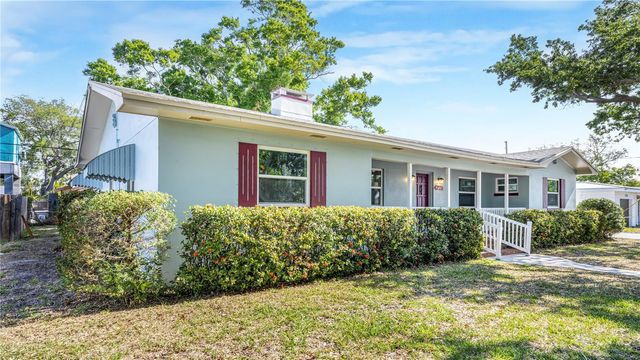 4725 DEL RIO WAY S, Gulfport, FL 33711