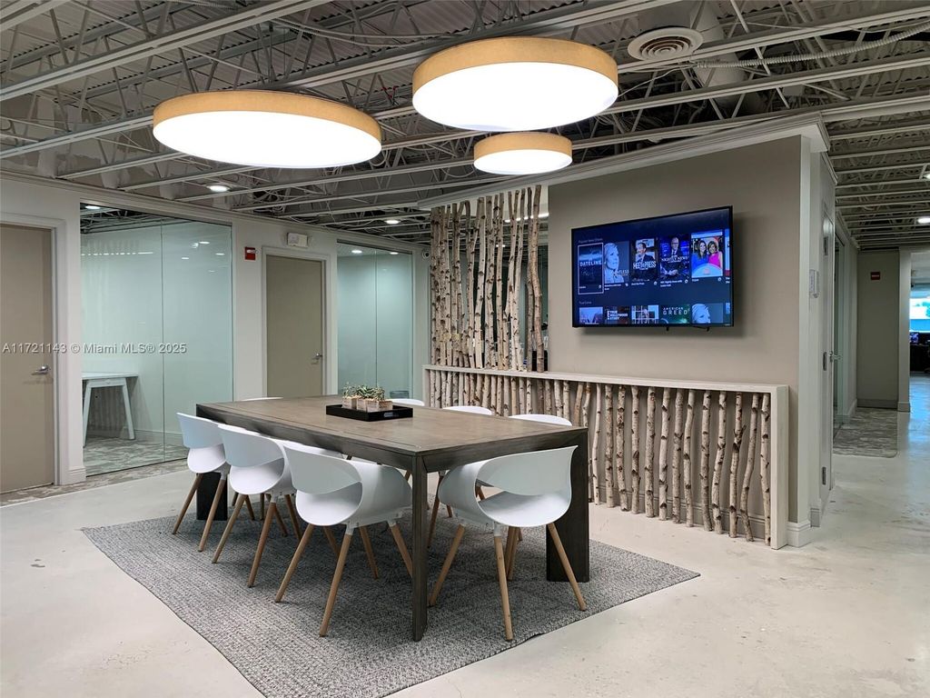 820 W 41 St 401, Miami Beach, FL 33140