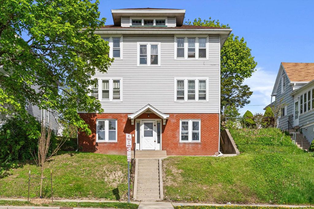 2016 Kinzie AVENUE, Racine, WI 53405