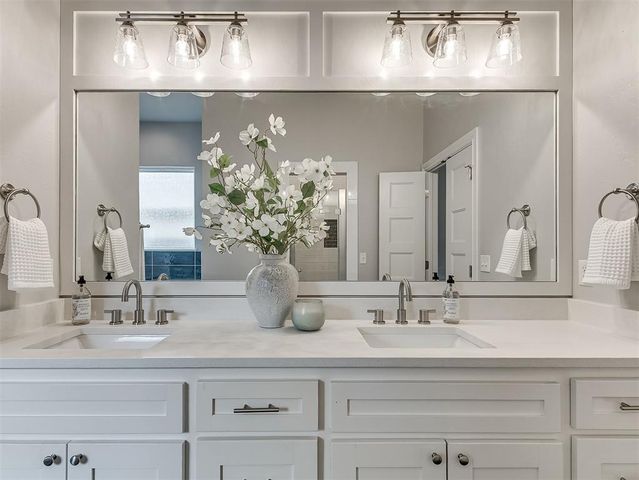4805 Hambletonian Lane, Mustang, OK 73064