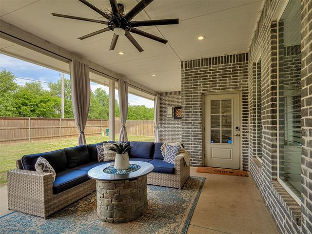 4805 Hambletonian Lane, Mustang, OK 73064