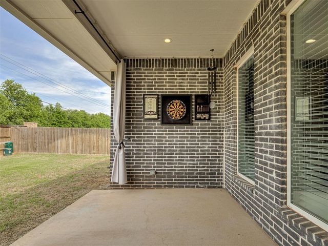 4805 Hambletonian Lane, Mustang, OK 73064