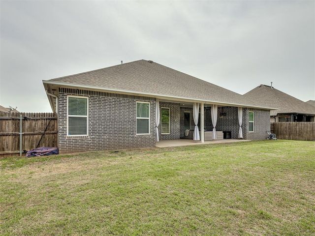4805 Hambletonian Lane, Mustang, OK 73064