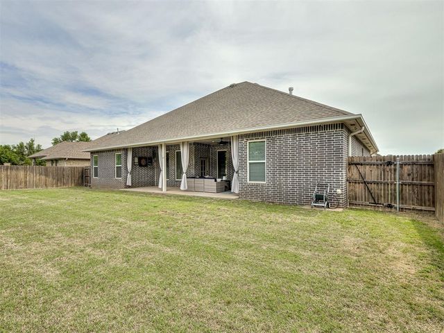 4805 Hambletonian Lane, Mustang, OK 73064