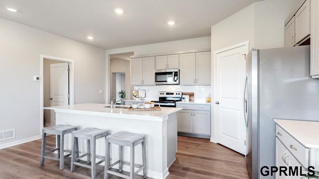 8355 S 176th Avenue, Omaha, NE 68137