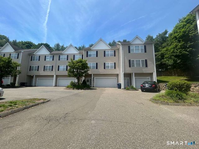 2720 State Street 15, Hamden, CT 06517