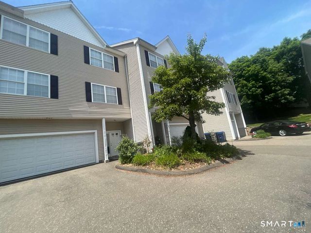 2720 State Street 15, Hamden, CT 06517