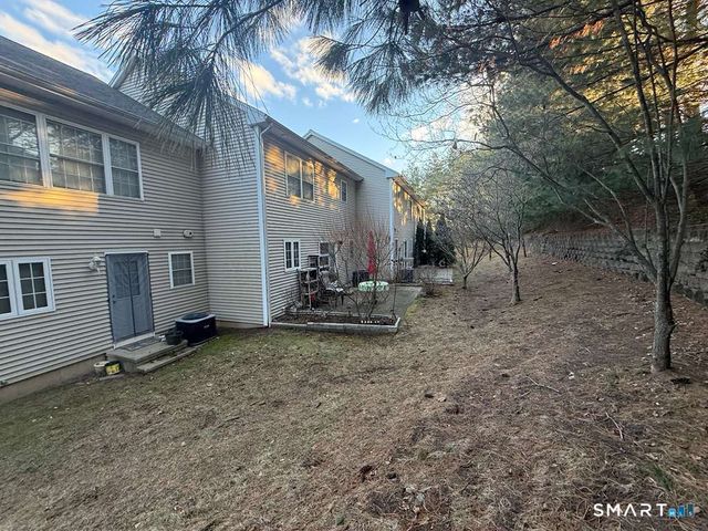 2720 State Street 15, Hamden, CT 06517