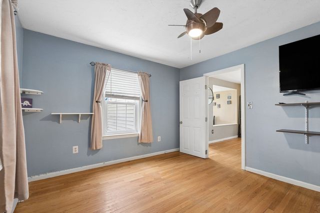 70 Mirror Lake Ave 70, Norfolk, MA 02056