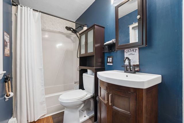 70 Mirror Lake Ave 70, Norfolk, MA 02056
