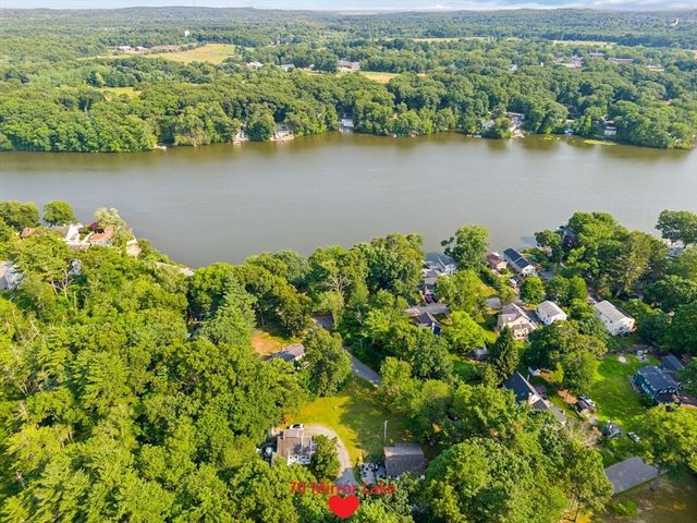 70 Mirror Lake Ave 70, Norfolk, MA 02056