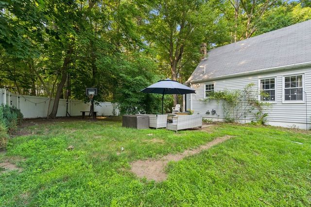 70 Mirror Lake Ave 70, Norfolk, MA 02056