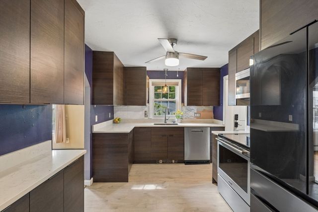 70 Mirror Lake Ave 70, Norfolk, MA 02056