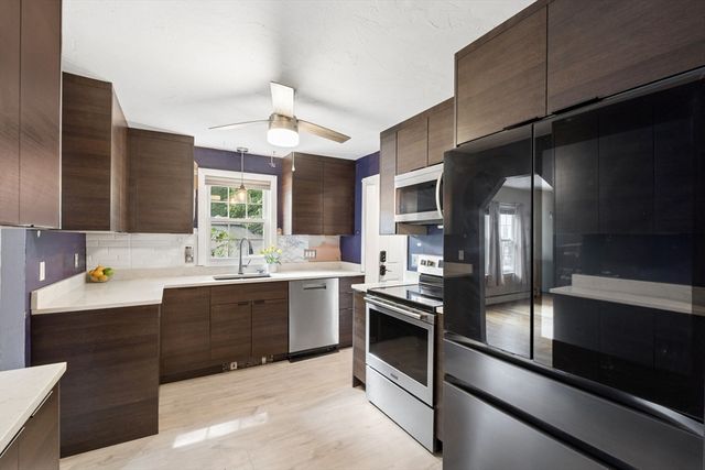 70 Mirror Lake Ave 70, Norfolk, MA 02056