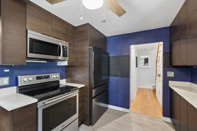 70 Mirror Lake Ave 70, Norfolk, MA 02056