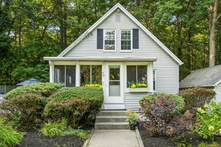 70 Mirror Lake Ave 70, Norfolk, MA 02056