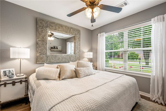 3900 W Mountain View Drive, Fayetteville, AR 72704