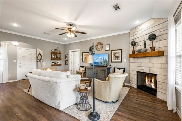 3900 W Mountain View Drive, Fayetteville, AR 72704
