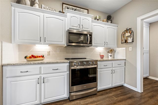 3900 W Mountain View Drive, Fayetteville, AR 72704