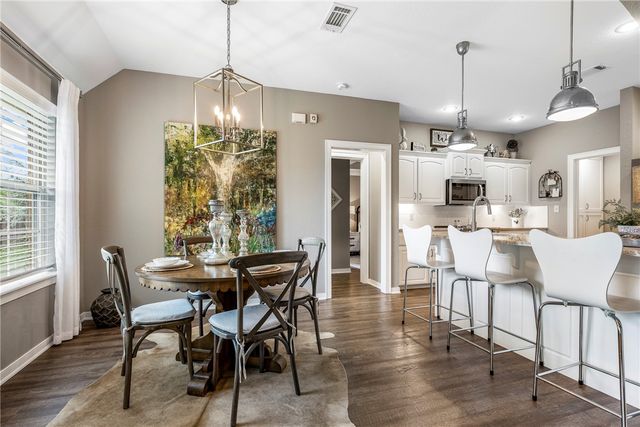 3900 W Mountain View Drive, Fayetteville, AR 72704