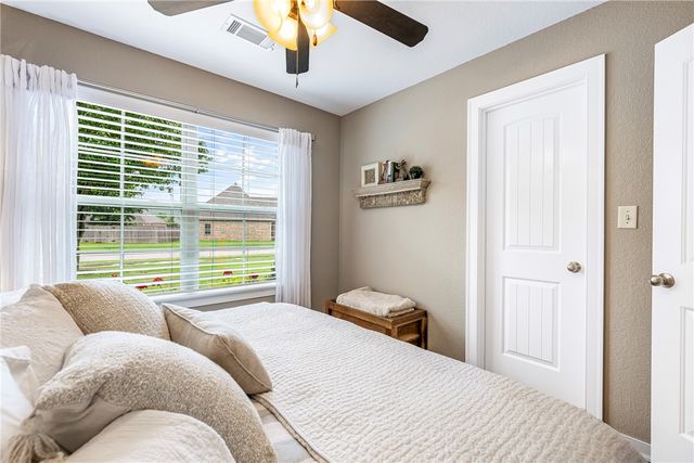 3900 W Mountain View Drive, Fayetteville, AR 72704