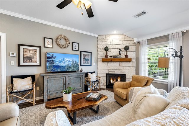 3900 W Mountain View Drive, Fayetteville, AR 72704