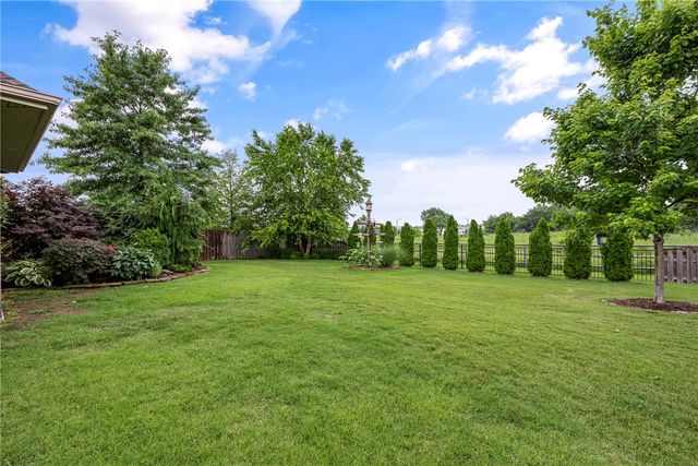 3900 W Mountain View Drive, Fayetteville, AR 72704